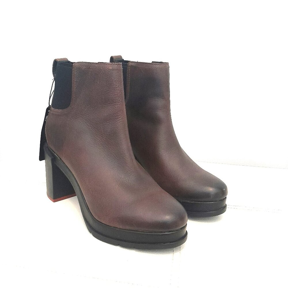 New Sorel Distressed Leather Chelsea Boot 9.5